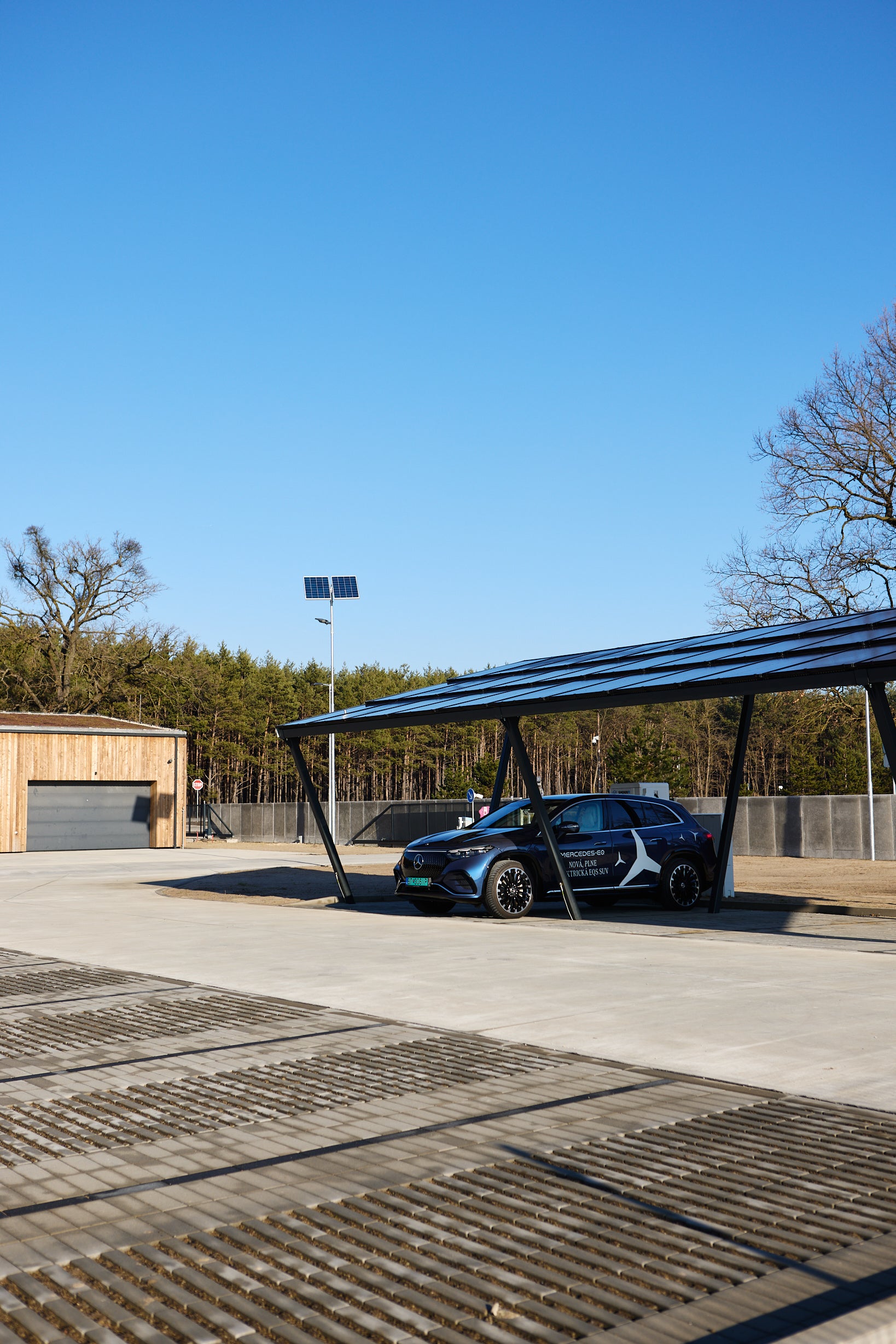 SOLAR CARPORT / SOLÁRNY PRÍSTREŠOK od 6 kWp/2 vozidlá